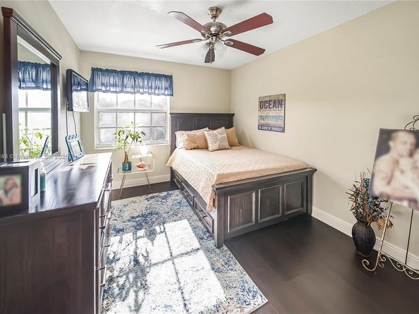 111 NW 151st Ave, Pembroke Pines FL 33028