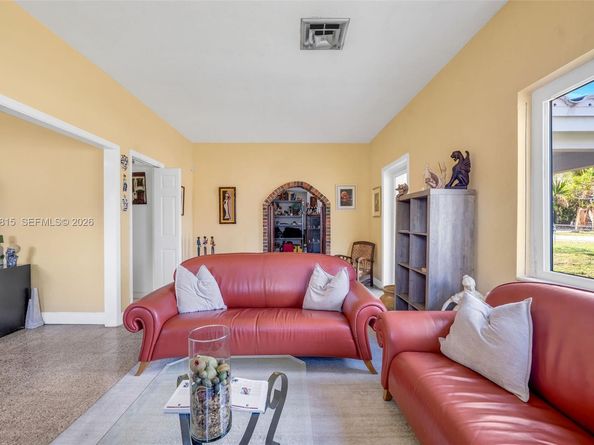 2048 NE 180th St, North Miami Beach FL 33162