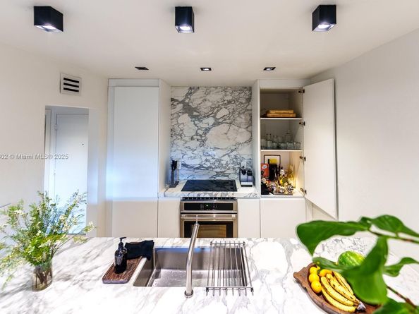 7487 SW 82nd St C302, Miami FL 33143