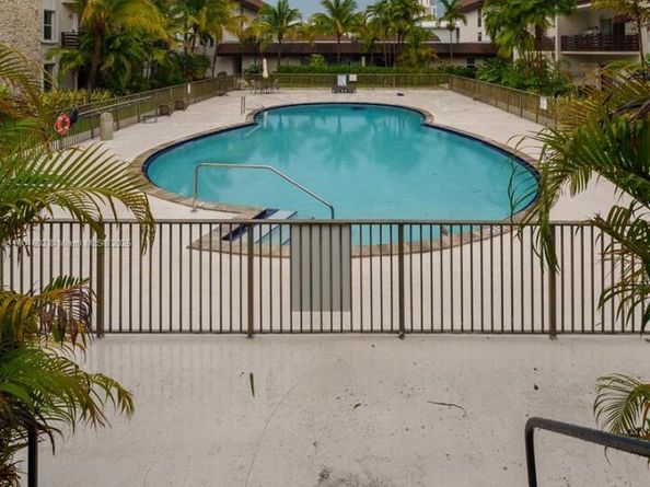 7487 SW 82nd St C302, Miami FL 33143