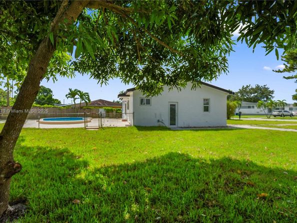 1140 NW 193rd St, Miami Gardens FL 33169