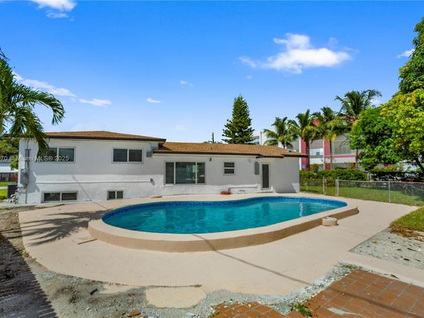 1140 NW 193rd St, Miami Gardens FL 33169