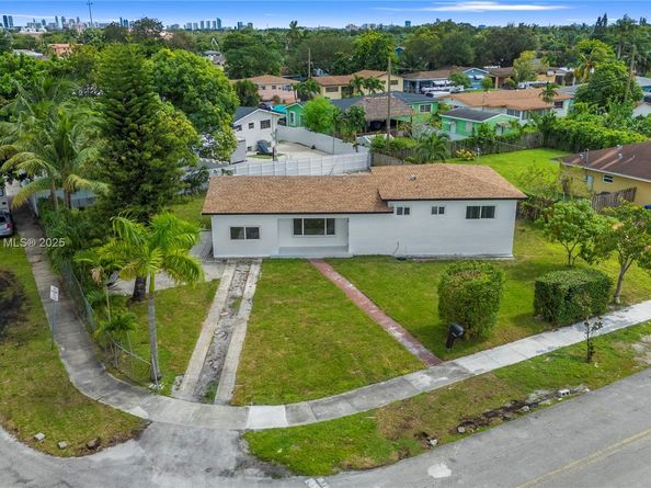 1140 NW 193rd St, Miami Gardens FL 33169