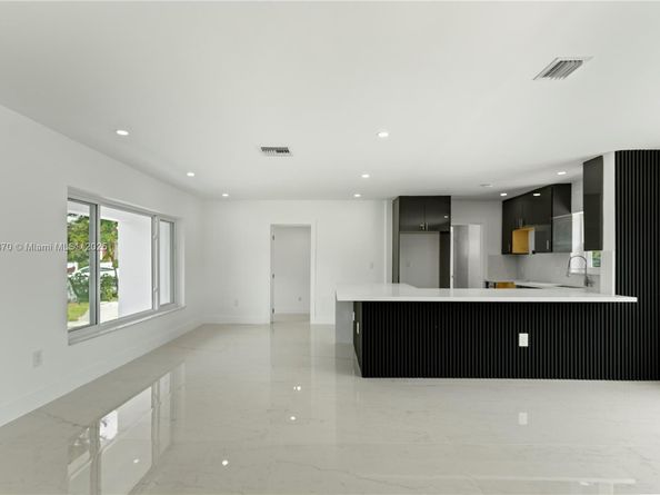 1140 NW 193rd St, Miami Gardens FL 33169