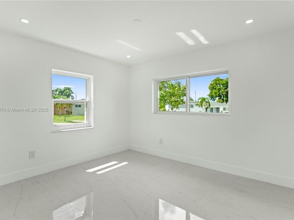 1140 NW 193rd St, Miami Gardens FL 33169