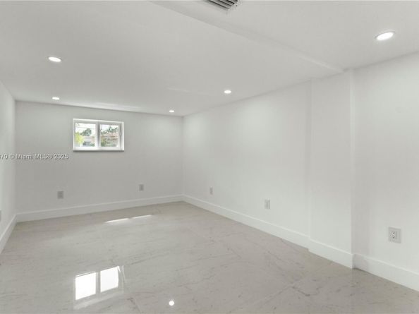 1140 NW 193rd St, Miami Gardens FL 33169