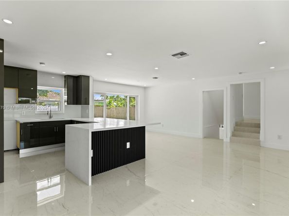 1140 NW 193rd St, Miami Gardens FL 33169