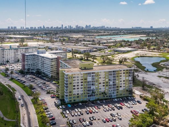 4400 Hillcrest Dr 520C, Hollywood FL 33021