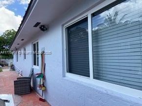 1012 E 20th St, Hialeah FL 33013