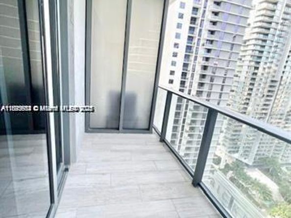 45 SW 9th St 3009, Miami FL 33130