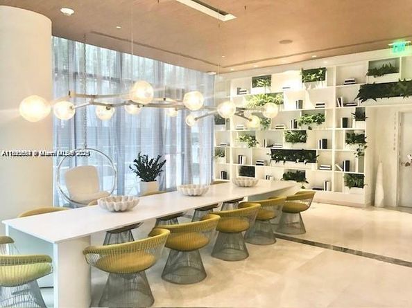 45 SW 9th St 3009, Miami FL 33130