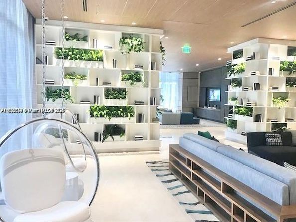 45 SW 9th St 3009, Miami FL 33130