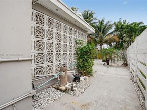 4710 Grant St, Hollywood FL 33021