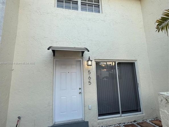 565 NE 12th Ave 565, Homestead FL 33030