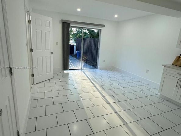 565 NE 12th Ave 565, Homestead FL 33030