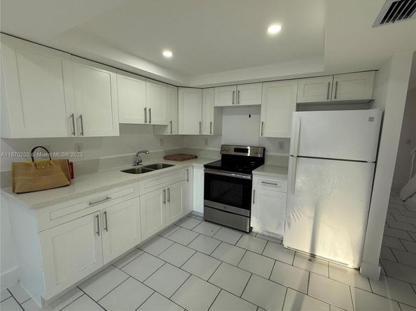 565 NE 12th Ave 565, Homestead FL 33030