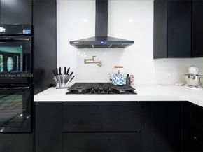 1850 NE 199th St, Miami FL 33179