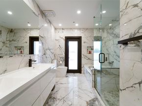 1850 NE 199th St, Miami FL 33179