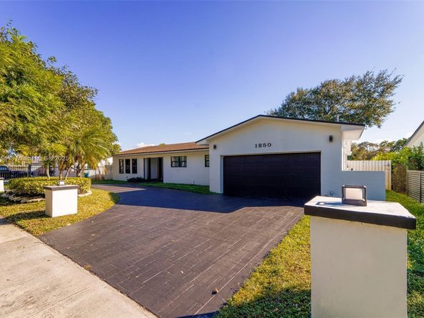 1850 NE 199th St, Miami FL 33179