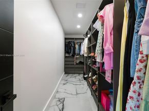 1850 NE 199th St, Miami FL 33179