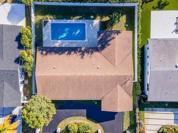 1850 NE 199th St, Miami FL 33179