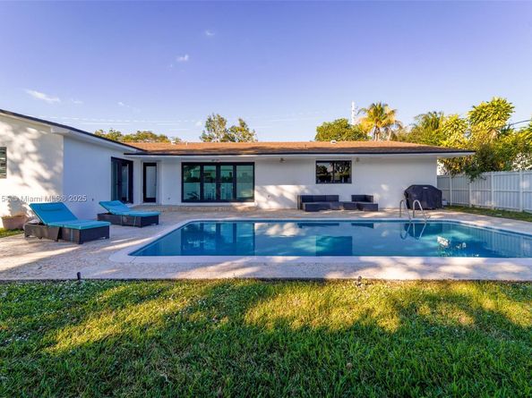 1850 NE 199th St, Miami FL 33179