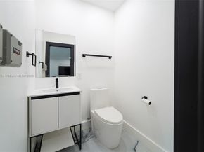 1850 NE 199th St, Miami FL 33179