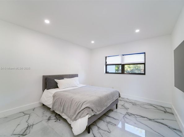 1850 NE 199th St, Miami FL 33179