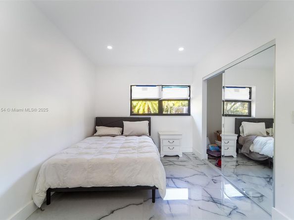 1850 NE 199th St, Miami FL 33179