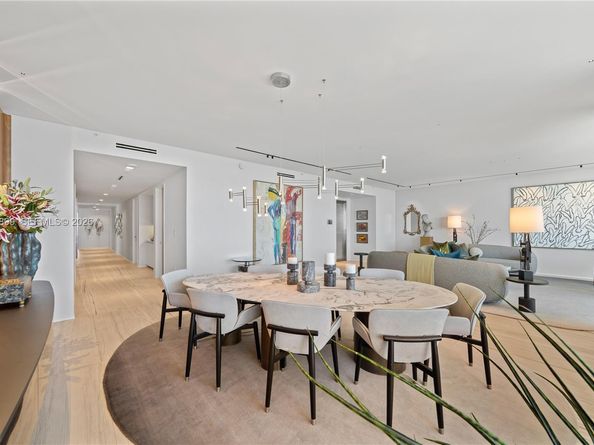 1000 Biscayne Blvd 3201, Miami FL 33132