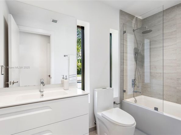 2434 SW 19th St, Miami FL 33145
