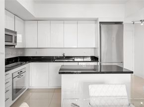 92 SW 3rd St 4704, Miami FL 33130