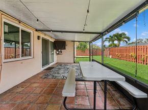 8107 NW 73rd Ter, Tamarac FL 33321