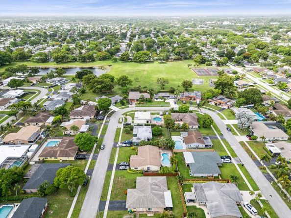 8107 NW 73rd Ter, Tamarac FL 33321