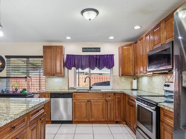 8107 NW 73rd Ter, Tamarac FL 33321