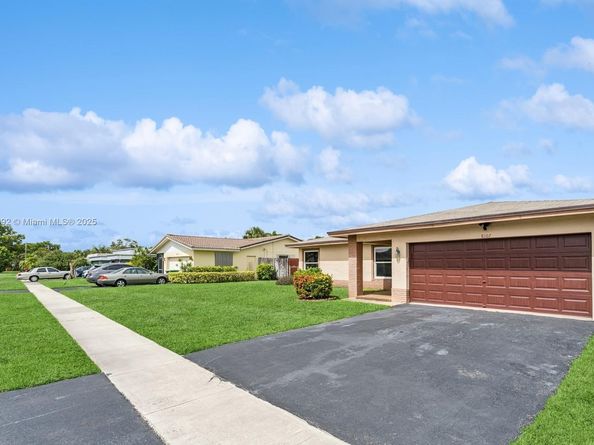 8107 NW 73rd Ter, Tamarac FL 33321