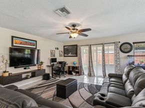 8107 NW 73rd Ter, Tamarac FL 33321
