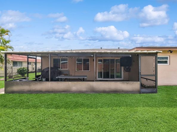 8107 NW 73rd Ter, Tamarac FL 33321