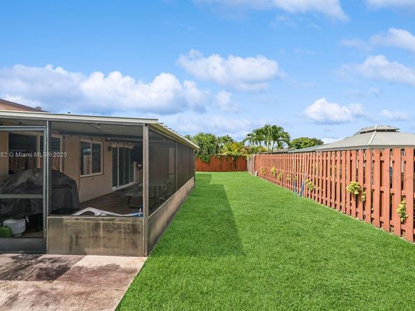 8107 NW 73rd Ter, Tamarac FL 33321