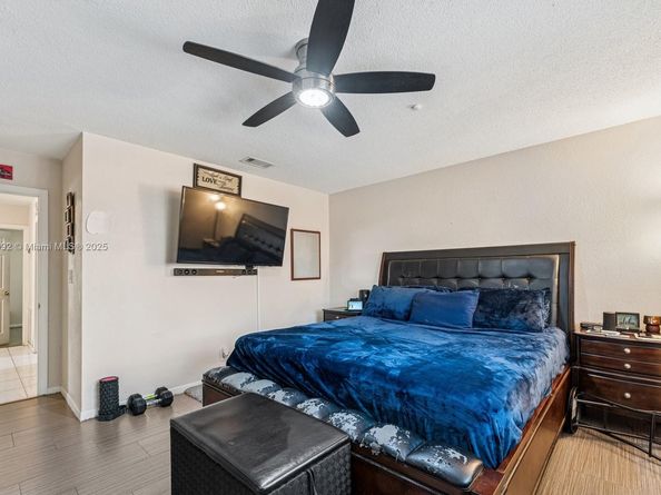 8107 NW 73rd Ter, Tamarac FL 33321