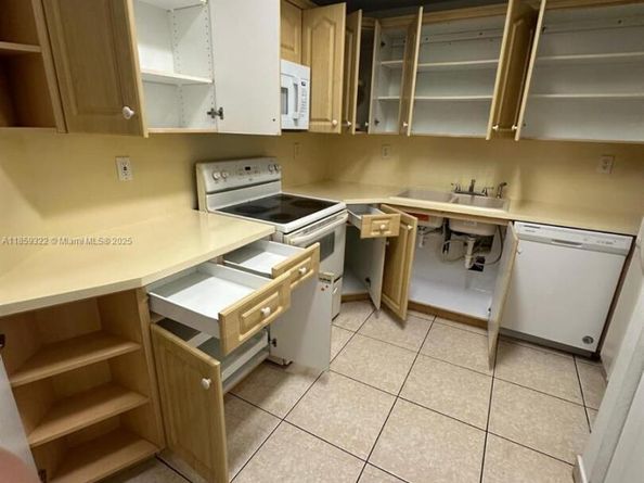 17415 NW 75th Pl 103, Hialeah FL 33015