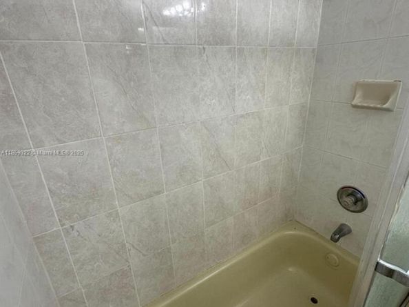 17415 NW 75th Pl 103, Hialeah FL 33015
