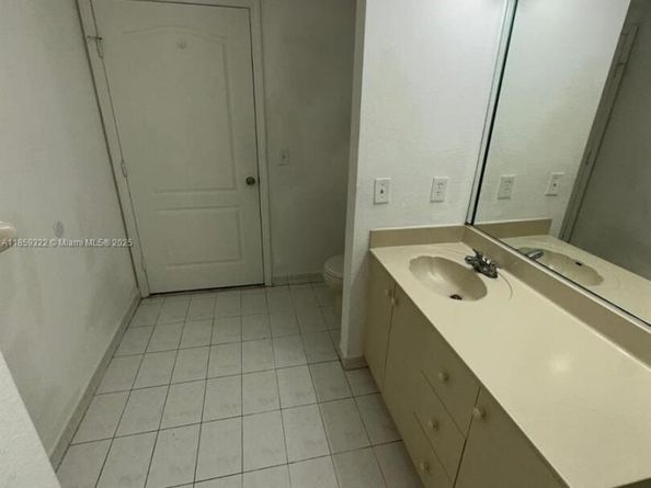 17415 NW 75th Pl 103, Hialeah FL 33015