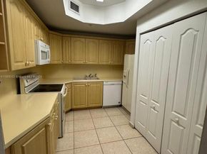 17415 NW 75th Pl 103, Hialeah FL 33015