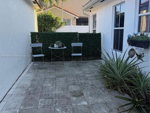 18456 NW 22nd St, Pembroke Pines FL 33029