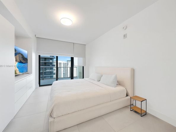 1010 Brickell Ave 3210, Miami FL 33131