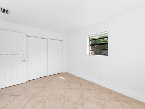 2545 NW 59th Ave, Margate FL 33063