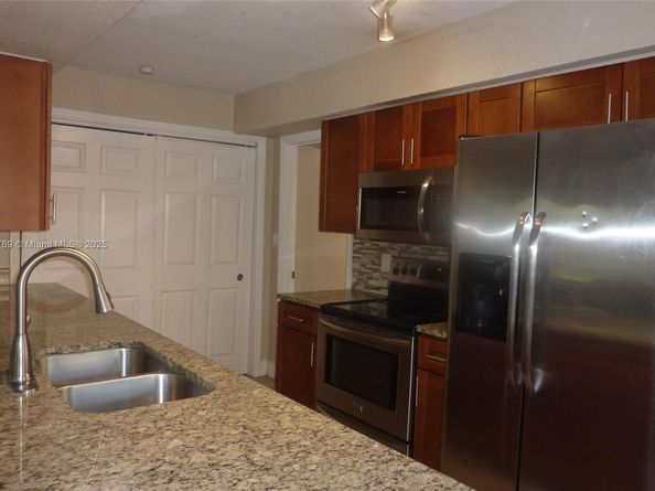 2545 NW 59th Ave, Margate FL 33063