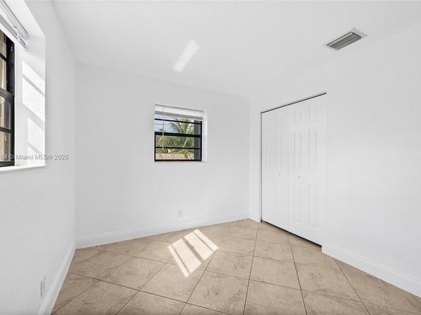 2545 NW 59th Ave, Margate FL 33063