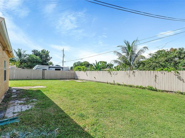 2545 NW 59th Ave, Margate FL 33063